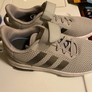 Like New Adidas Boys Size 3 shoe